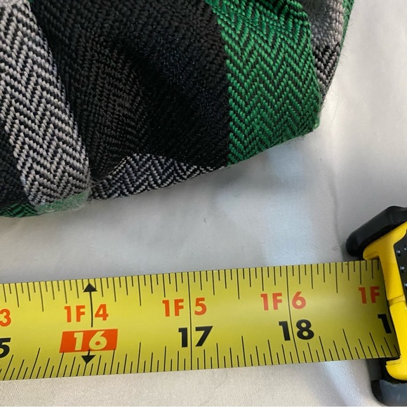 Dakine Medium Duffle Bag Green Plaid Side Pockets Versatile Backpack Travel - Picture 14 of 14